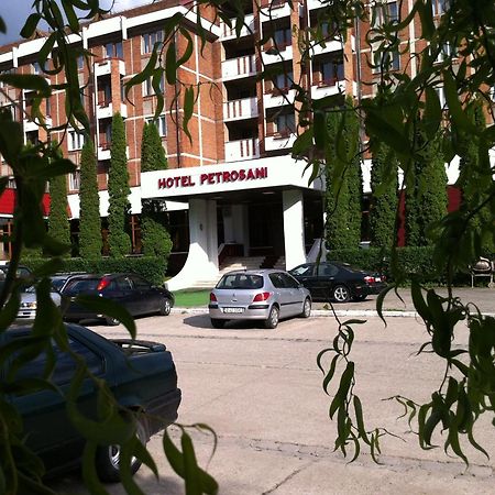 Petrosani Camere De Inchiriat - Hotel Petroshani Srl ภายนอก รูปภาพ