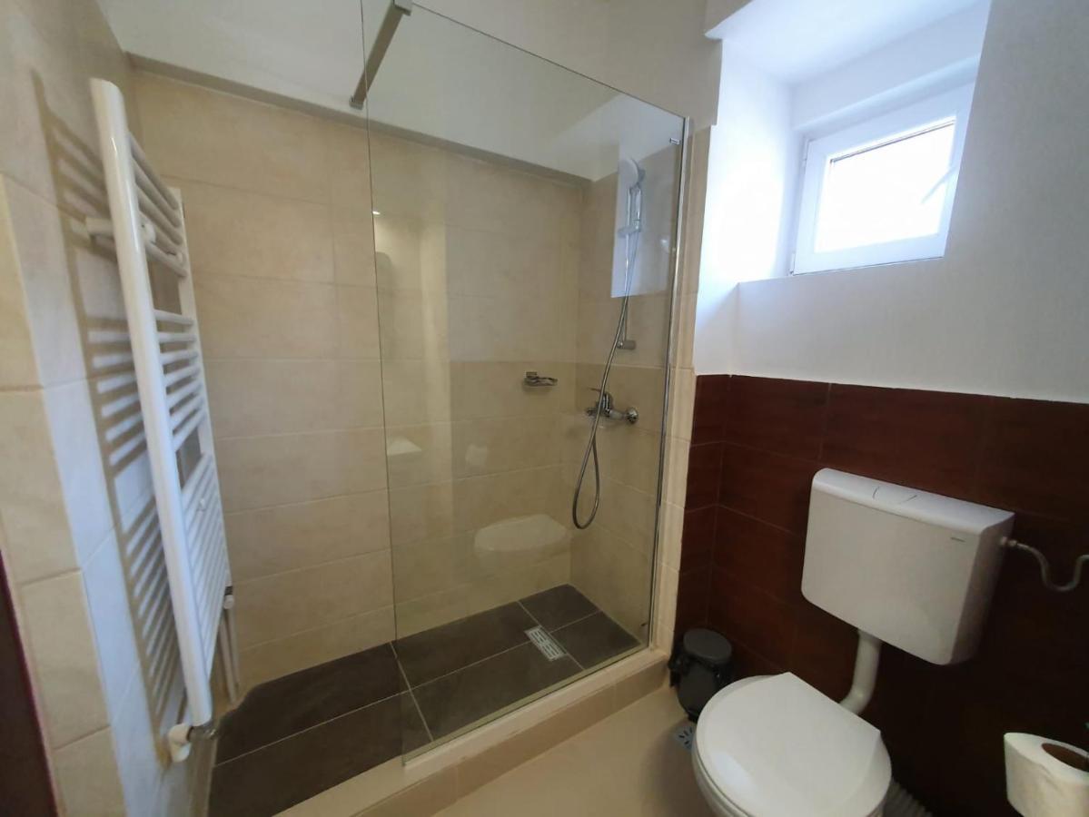 Petrosani Camere De Inchiriat - Hotel Petroshani Srl ภายนอก รูปภาพ