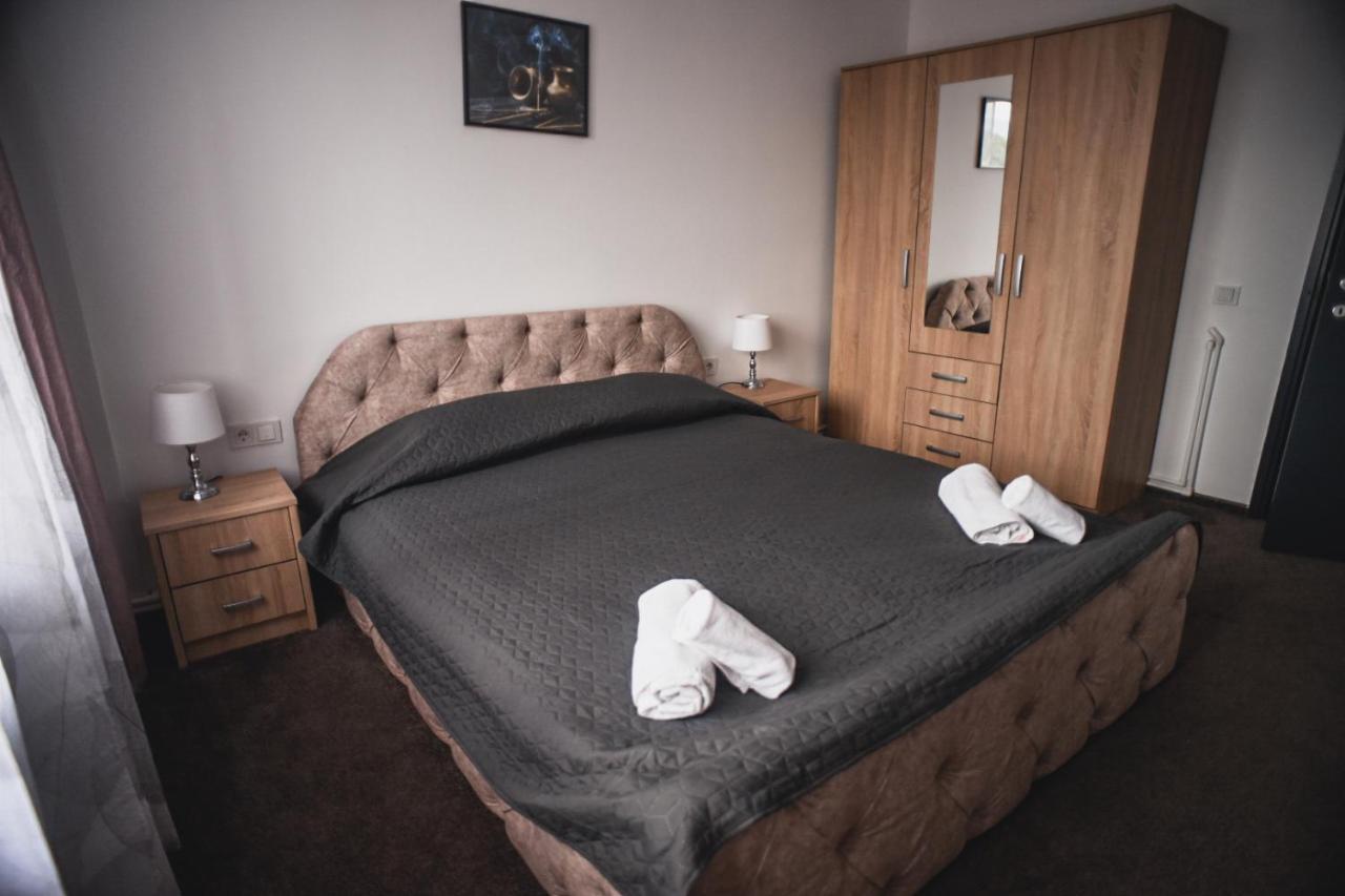 Petrosani Camere De Inchiriat - Hotel Petroshani Srl ภายนอก รูปภาพ