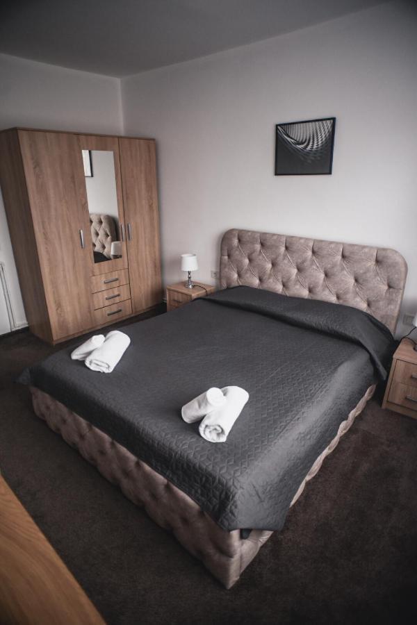 Petrosani Camere De Inchiriat - Hotel Petroshani Srl ภายนอก รูปภาพ