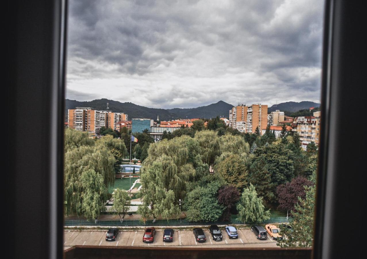 Petrosani Camere De Inchiriat - Hotel Petroshani Srl ภายนอก รูปภาพ