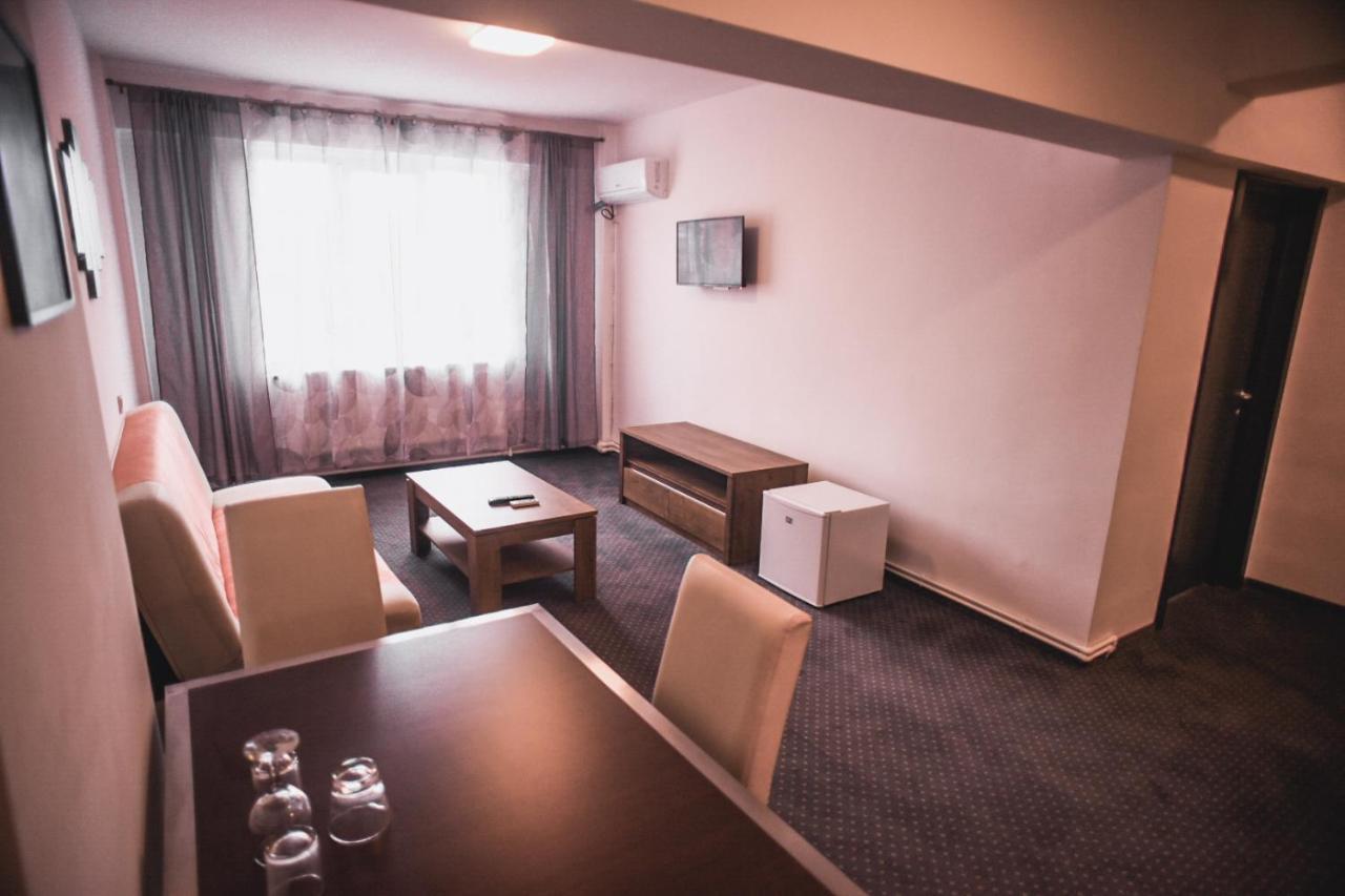 Petrosani Camere De Inchiriat - Hotel Petroshani Srl ภายนอก รูปภาพ