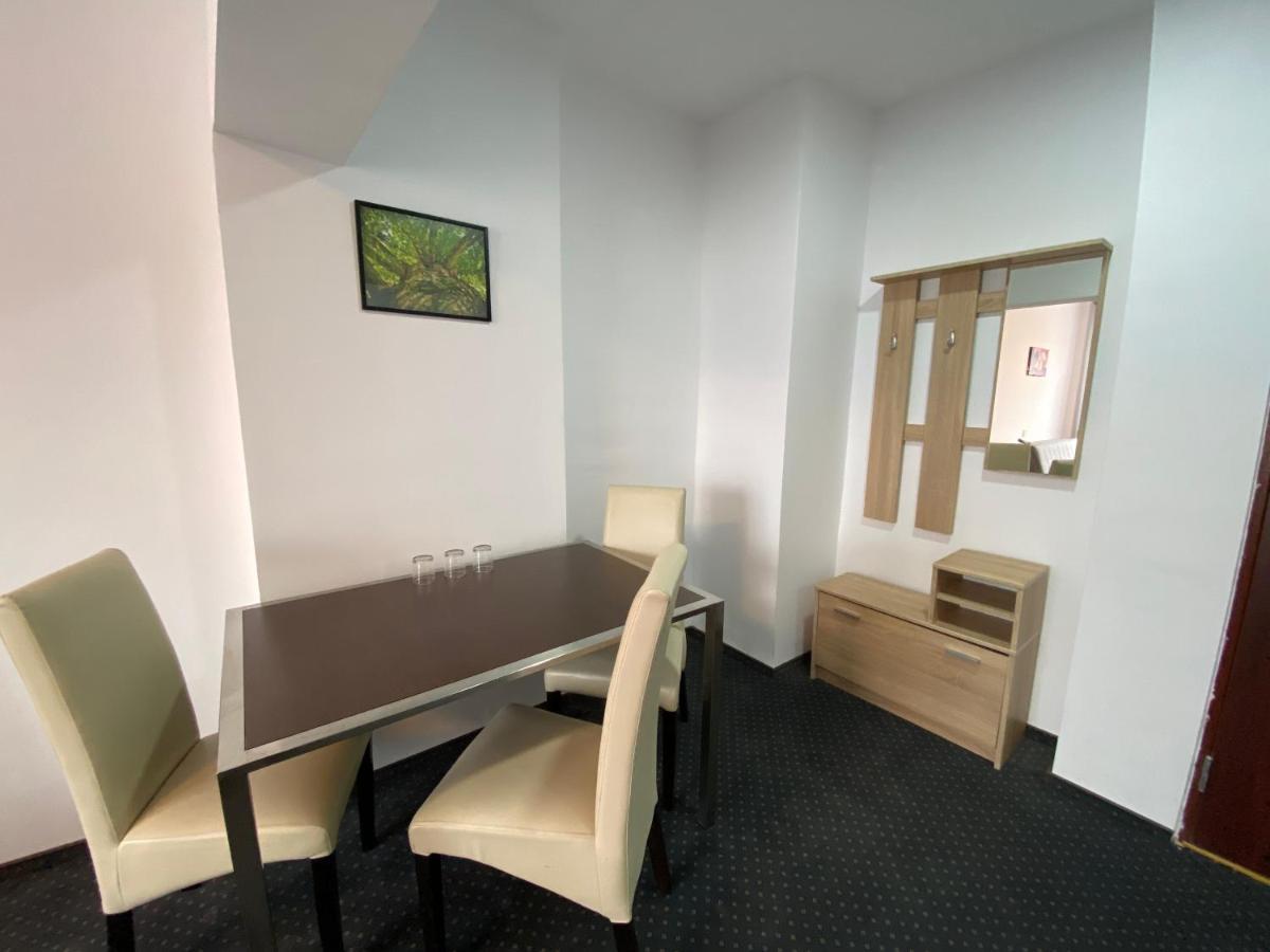 Petrosani Camere De Inchiriat - Hotel Petroshani Srl ภายนอก รูปภาพ
