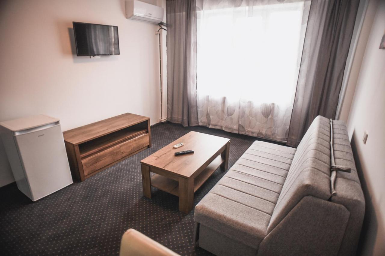 Petrosani Camere De Inchiriat - Hotel Petroshani Srl ภายนอก รูปภาพ