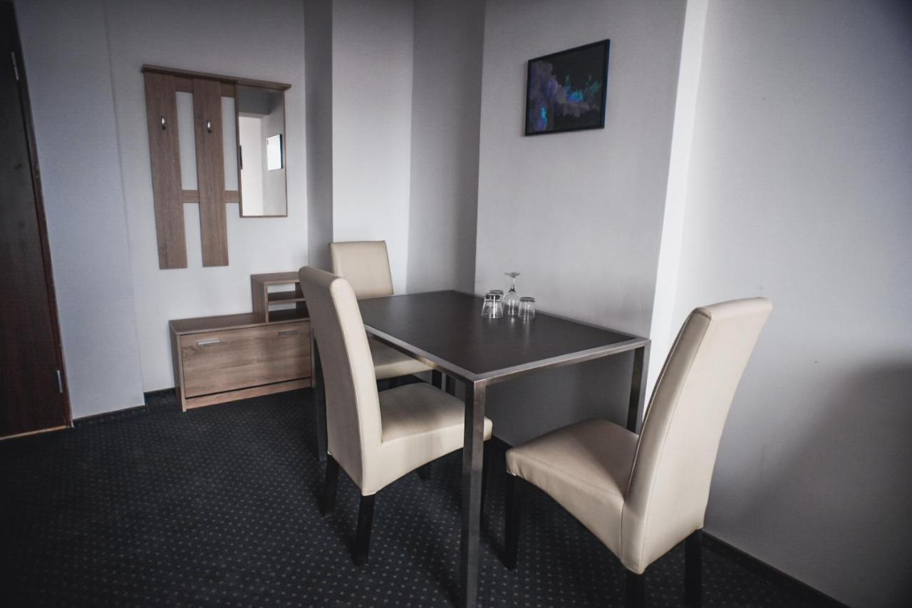 Petrosani Camere De Inchiriat - Hotel Petroshani Srl ภายนอก รูปภาพ