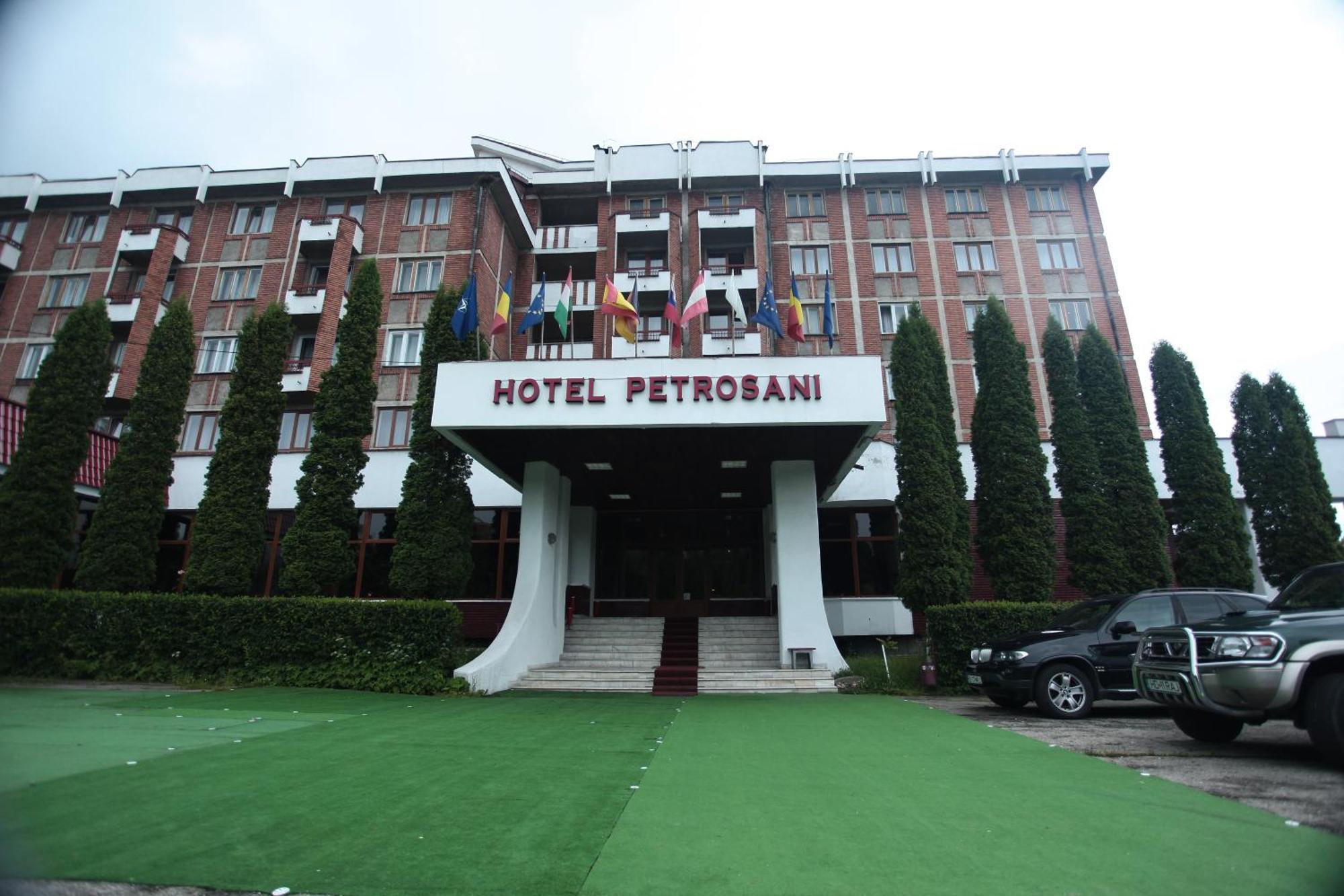 Petrosani Camere De Inchiriat - Hotel Petroshani Srl ภายนอก รูปภาพ