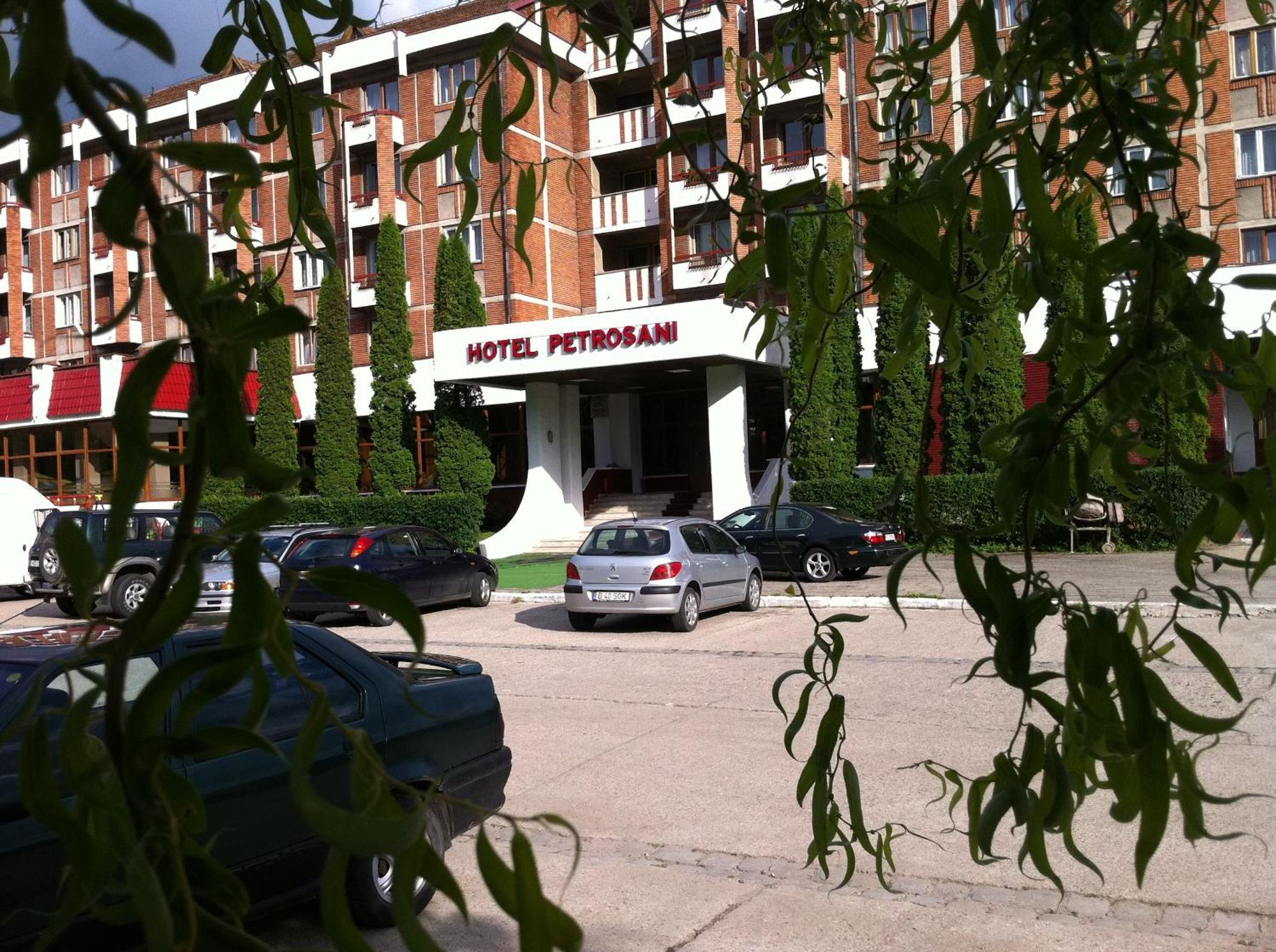 Petrosani Camere De Inchiriat - Hotel Petroshani Srl ภายนอก รูปภาพ