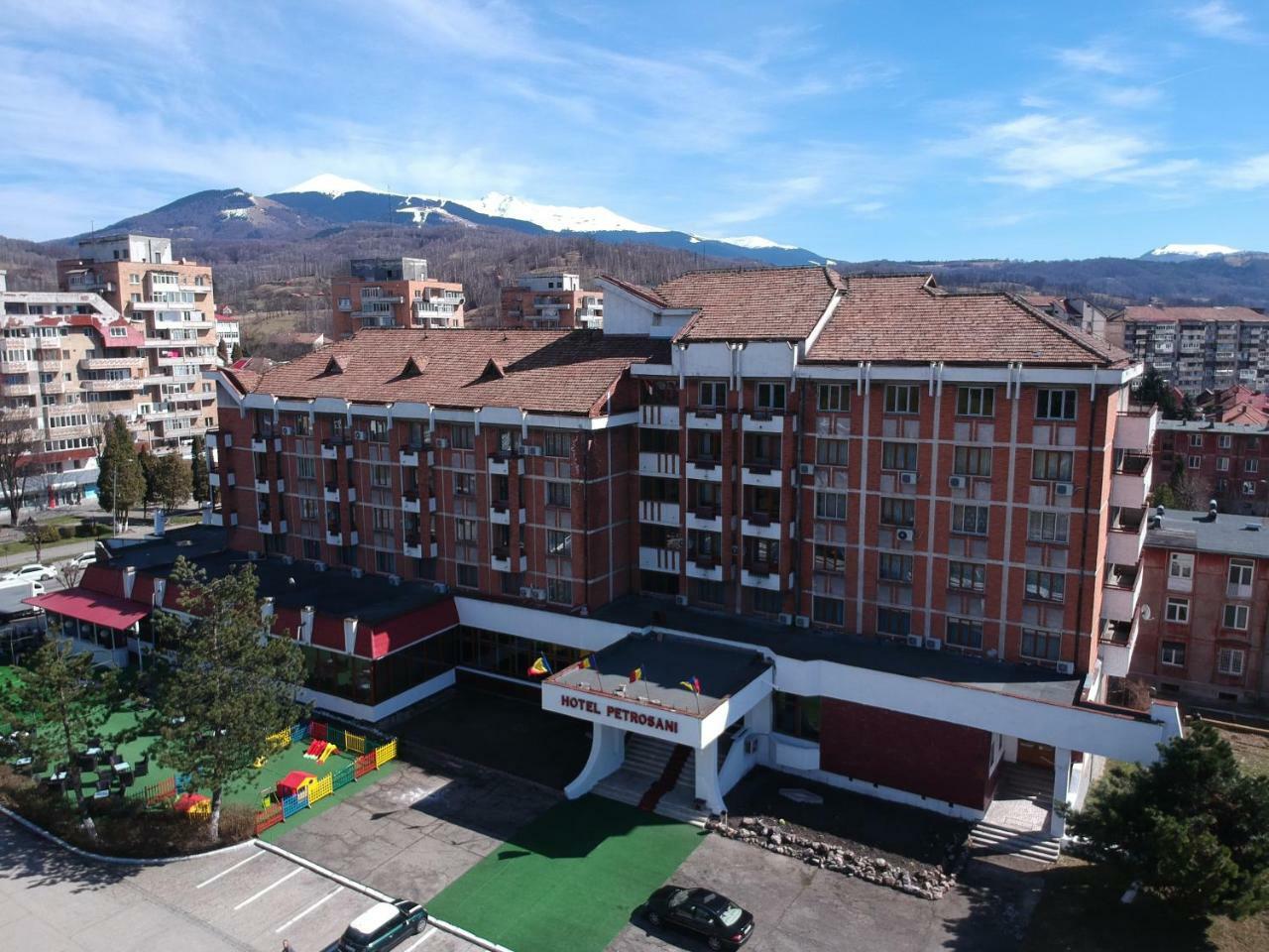Petrosani Camere De Inchiriat - Hotel Petroshani Srl ภายนอก รูปภาพ